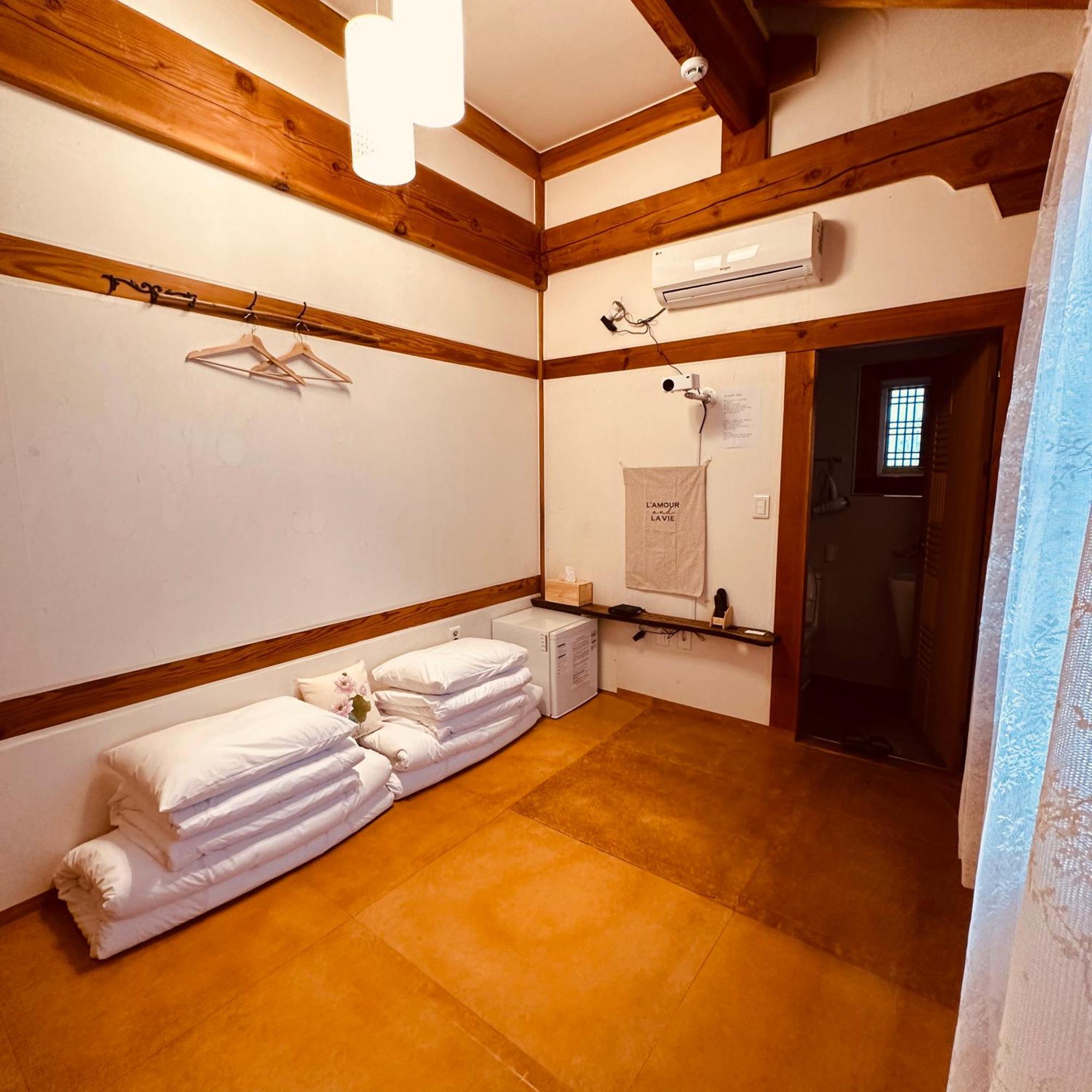 Jeonju Hanok Village Deoksugung Exterior photo