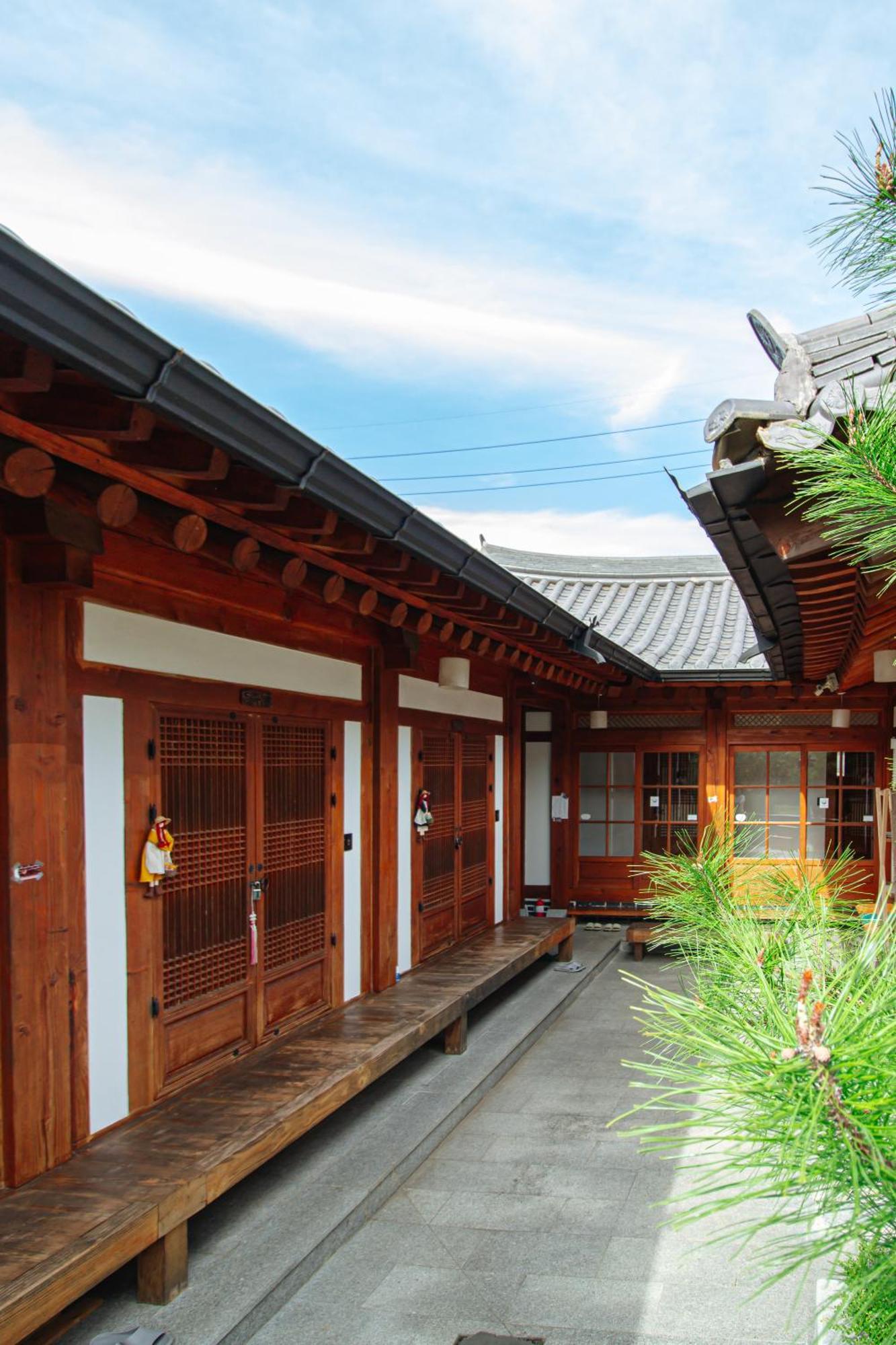 Jeonju Hanok Village Deoksugung Exterior photo