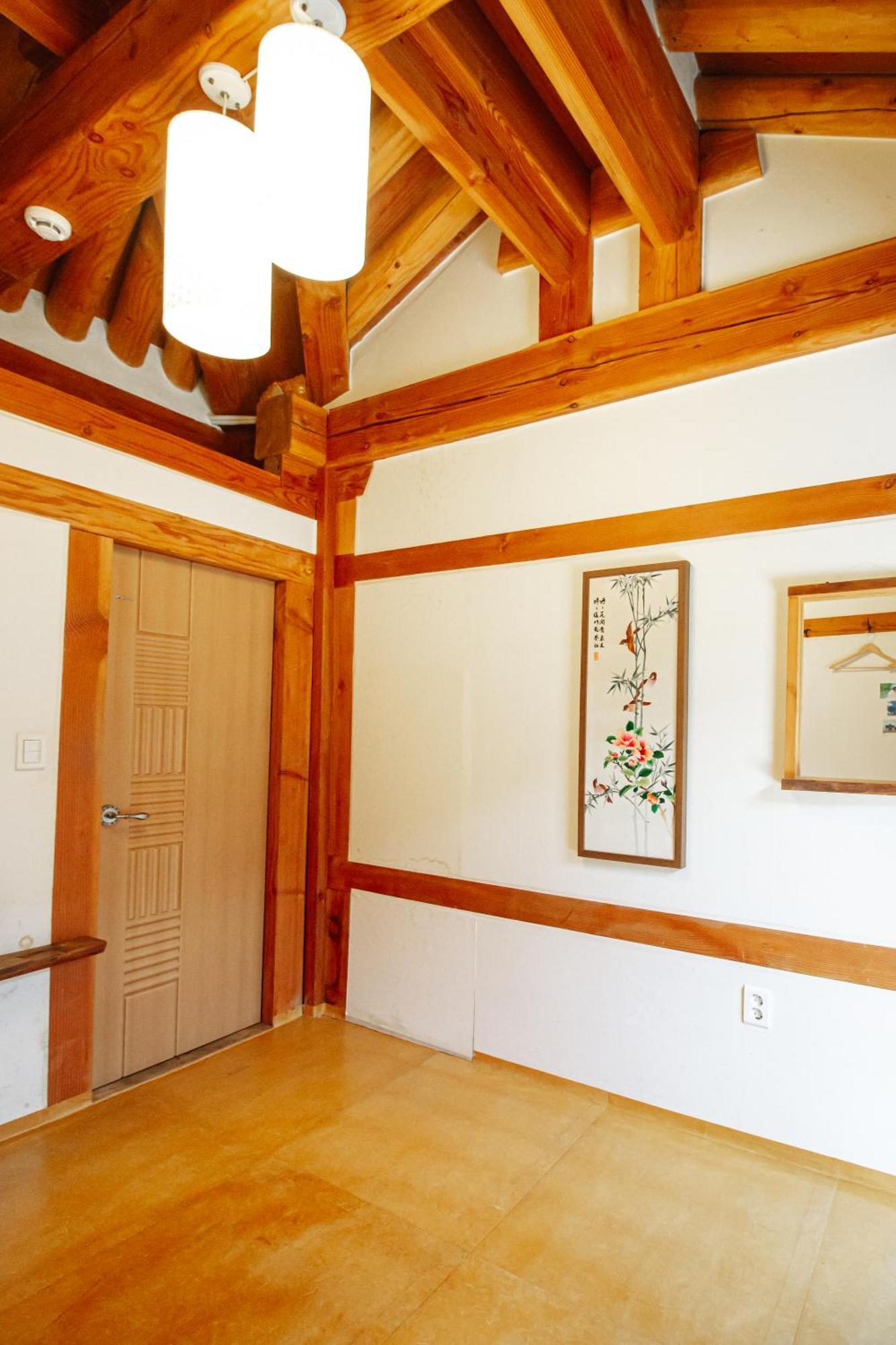 Jeonju Hanok Village Deoksugung Exterior photo